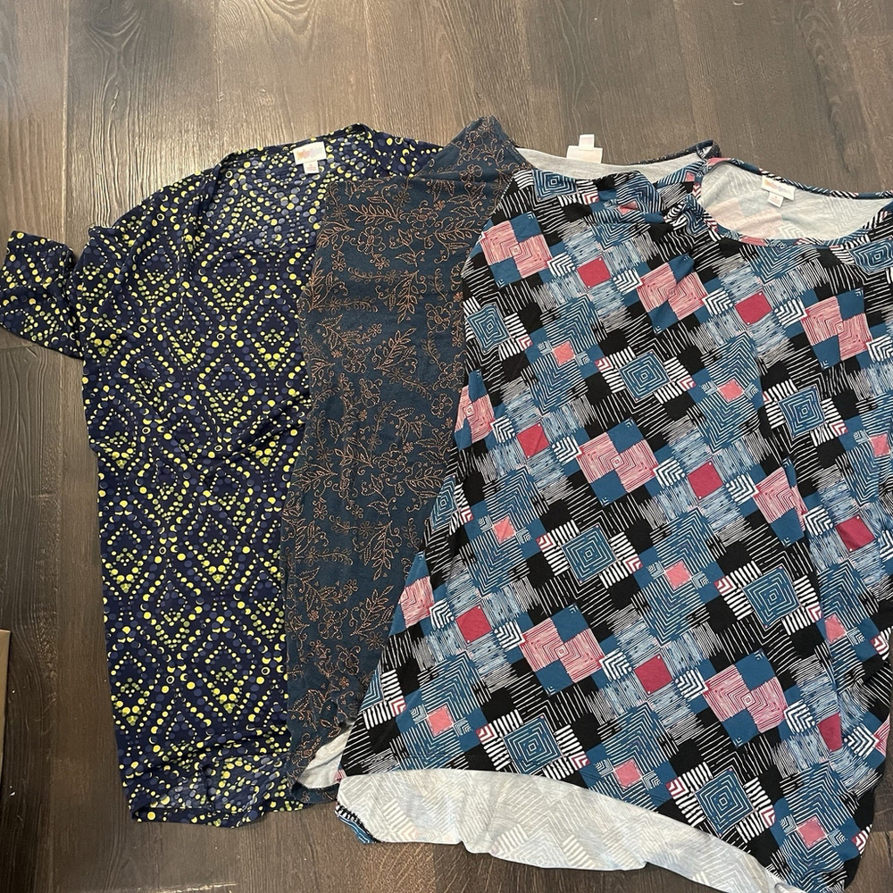 LuLaRoe Irma Tee Three Bundle Size Small Women’s High Low Top